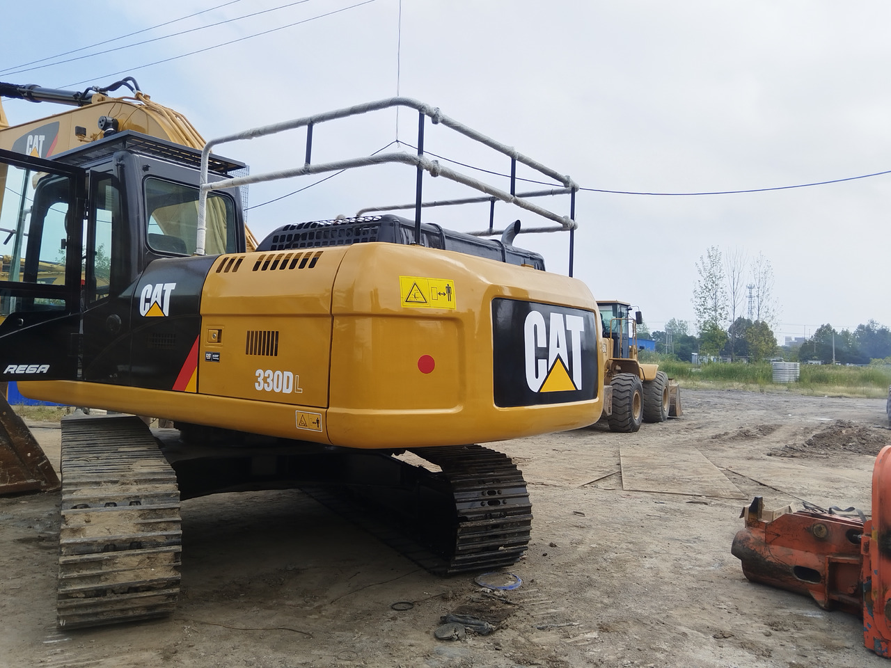 CATERPILLAR 330DL good condition 2024 30 ton excavator for sale - Багер гасеничар: слика 4 CATERPILLAR 330DL good condition 2024 30 ton excavator for sale - Багер гасеничар: слика 4