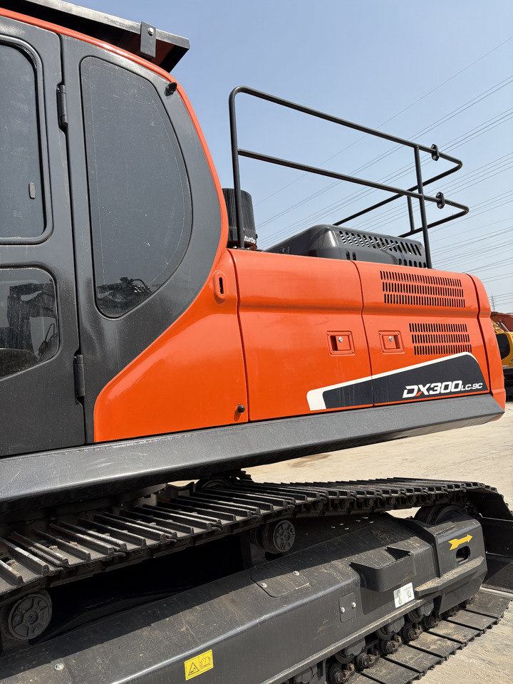 DOOSAN Dx300cl low work hours original excavator - Багер гасеничар: слика 4 DOOSAN Dx300cl low work hours original excavator - Багер гасеничар: слика 4
