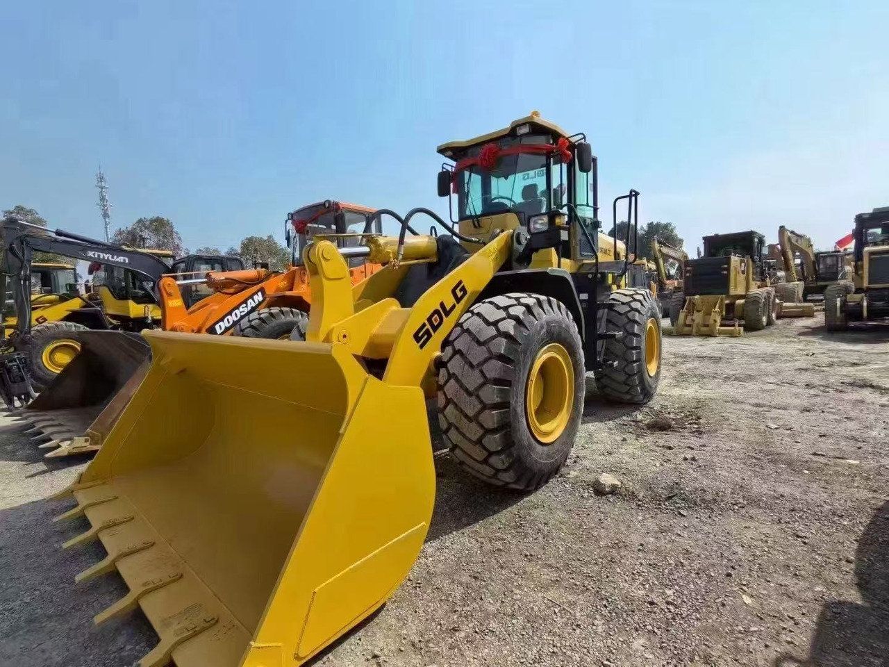 SDLG L958F china brand SDLG loader 5 ton class front loader - Натоварувач на тркала: слика 2 SDLG L958F china brand SDLG loader 5 ton class front loader - Натоварувач на тркала: слика 2