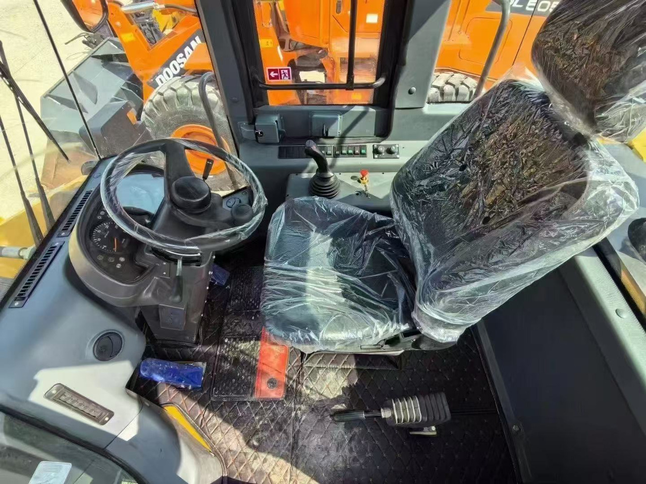 SDLG L958F china brand SDLG loader 5 ton class front loader - Натоварувач на тркала: слика 4 SDLG L958F china brand SDLG loader 5 ton class front loader - Натоварувач на тркала: слика 4