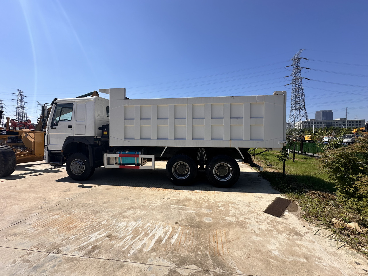 SINOTRUK howo 371 6x4 dump truck - Истоварувач: слика 2 SINOTRUK howo 371 6x4 dump truck - Истоварувач: слика 2