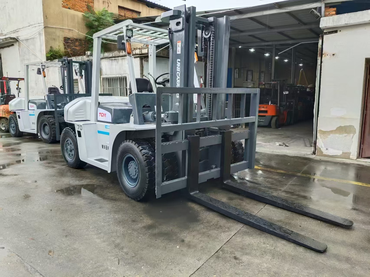 TCM FD70 japan brand 7 ton forklift used Customizable mast clamp side shift - Дизел вилушкар: слика 5 TCM FD70 japan brand 7 ton forklift used Customizable mast clamp side shift - Дизел вилушкар: слика 5