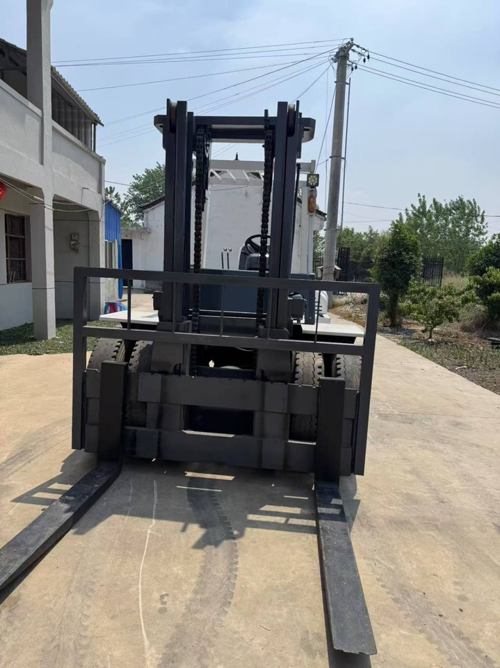 TCM fd100 used 2024 japan brand diesel forklift 10 ton class forklift - Дизел вилушкар: слика 4 TCM fd100 used 2024 japan brand diesel forklift 10 ton class forklift - Дизел вилушкар: слика 4