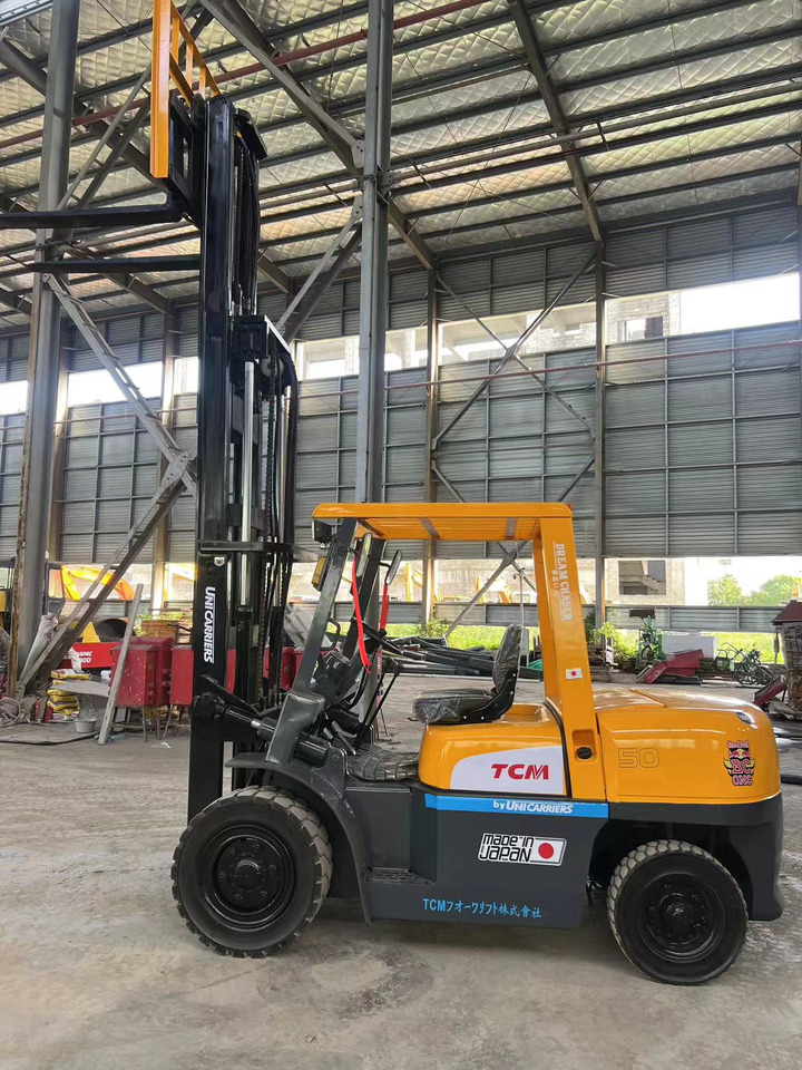 TCM fd50 japan brand original 5 ton diesel forklift 3 section 4.5m Customizable mast clamp side shift - Дизел вилушкар: слика 5 TCM fd50 japan brand original 5 ton diesel forklift 3 section 4.5m Customizable mast clamp side shift - Дизел вилушкар: слика 5