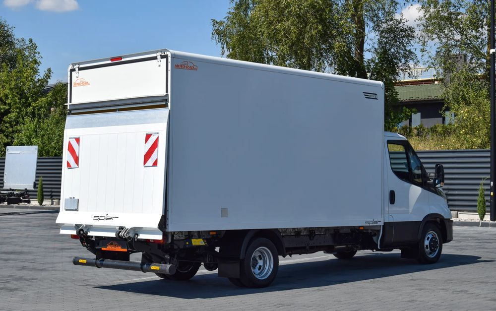 Iveco DAILY 35C16 / 2.3 - 160 KM / 3 OSOBY / DO 3,5 TONY / KONTENER / DOSTAWCZE / WINDA PALFINGER / KLIMA / 2022 / SERWISOWANY / SPROWADZONY Z NIEMIEC - Комбе фургон: слика 5 Iveco DAILY 35C16 / 2.3 - 160 KM / 3 OSOBY / DO 3,5 TONY / KONTENER / DOSTAWCZE / WINDA PALFINGER / KLIMA / 2022 / SERWISOWANY / SPROWADZONY Z NIEMIEC - Комбе фургон: слика 5