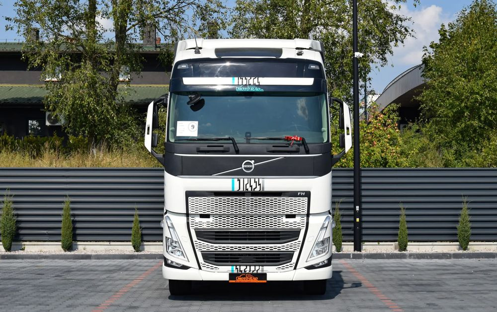 Volvo FH500 / EURO 6 / NOWY MODEL / KLIMATYZACJA POSTOJOWA / ACC / LEDY / 2 ZBIORNIKI / FULL SPILERY / 2023 / NISKI PRZEBIEG / SERWISOWANY / SPROWADZONY - Камион влекач: слика 2 Volvo FH500 / EURO 6 / NOWY MODEL / KLIMATYZACJA POSTOJOWA / ACC / LEDY / 2 ZBIORNIKI / FULL SPILERY / 2023 / NISKI PRZEBIEG / SERWISOWANY / SPROWADZONY - Камион влекач: слика 2