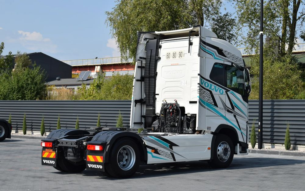 Volvo FH500 / EURO 6 / NOWY MODEL / KLIMATYZACJA POSTOJOWA / ACC / LEDY / 2 ZBIORNIKI / FULL SPILERY / 2023 / NISKI PRZEBIEG / SERWISOWANY / SPROWADZONY - Камион влекач: слика 4 Volvo FH500 / EURO 6 / NOWY MODEL / KLIMATYZACJA POSTOJOWA / ACC / LEDY / 2 ZBIORNIKI / FULL SPILERY / 2023 / NISKI PRZEBIEG / SERWISOWANY / SPROWADZONY - Камион влекач: слика 4