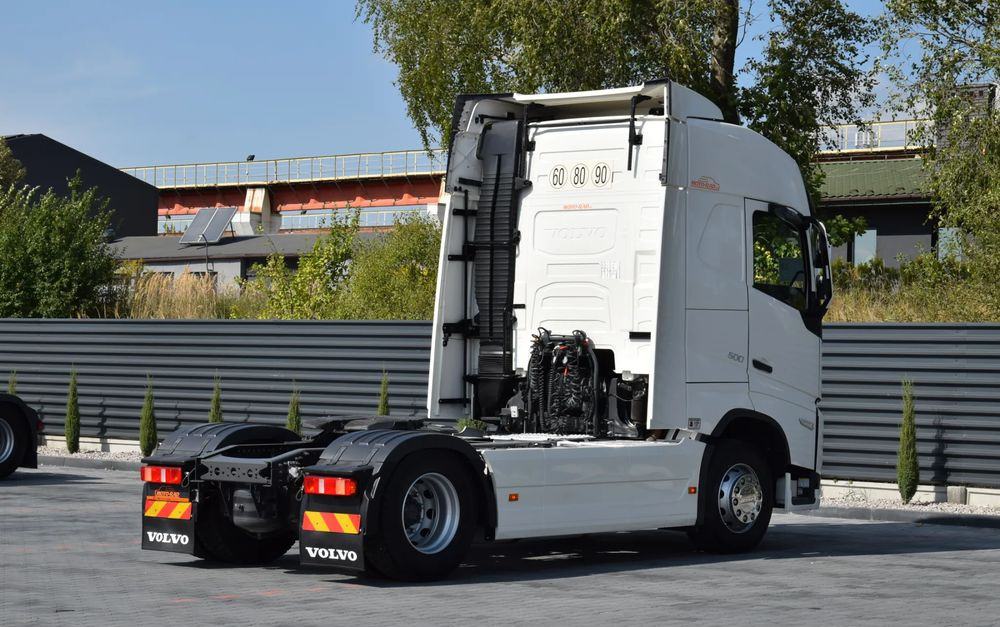 Volvo FH500 / EURO 6 / NOWY MODEL / KLIMATYZACJA POSTOJOWA / ACC / LEDY / 2 ZBIORNIKI PALIWA / FULL SPILERY / 2022 / SERWISOWANY / SPROWADZONY - Камион влекач: слика 5 Volvo FH500 / EURO 6 / NOWY MODEL / KLIMATYZACJA POSTOJOWA / ACC / LEDY / 2 ZBIORNIKI PALIWA / FULL SPILERY / 2022 / SERWISOWANY / SPROWADZONY - Камион влекач: слика 5