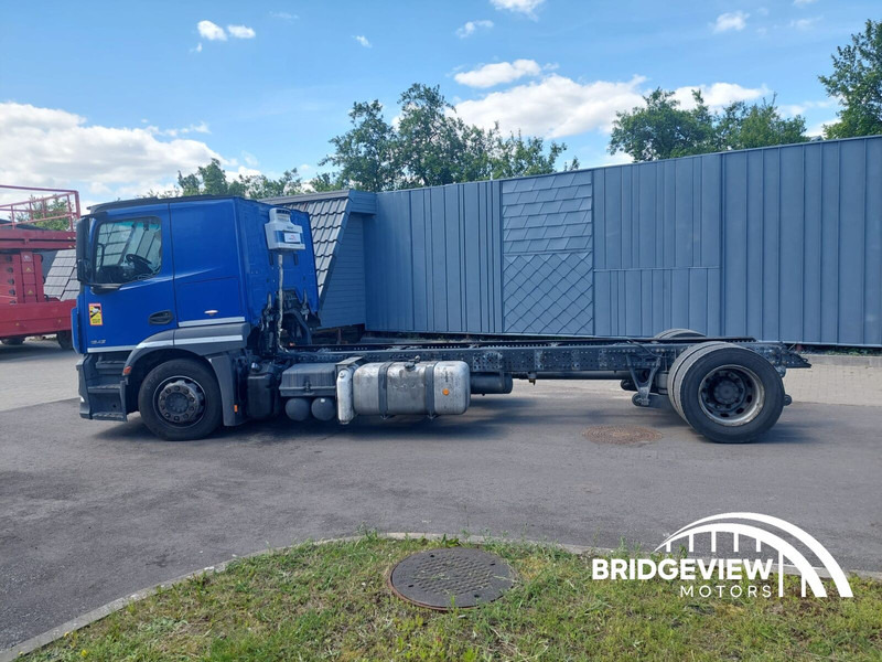 Mercedes-Benz Actros 1843 - Камион со кабинска шасија: слика 4 Mercedes-Benz Actros 1843 - Камион со кабинска шасија: слика 4