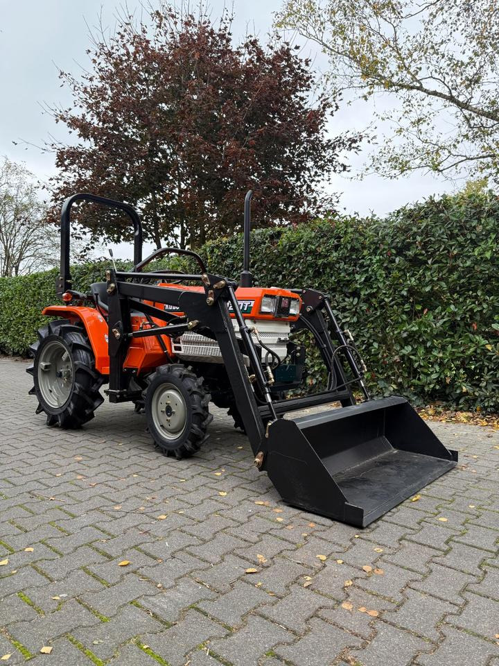Kleintraktor Kubota B1502DT mit Frontlader ab 125 € pro Monat. - Мини трактор: слика 2 Kleintraktor Kubota B1502DT mit Frontlader ab 125 € pro Monat. - Мини трактор: слика 2