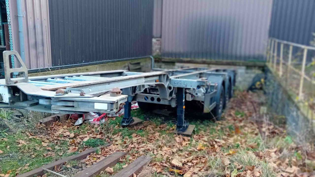 SCHMITZ CARGOBULL châssis porte-conteneur semi-remorque Os - type SGF*3 - adaptable pour conteneur 20' et 40' - Транспортер на контејнер/ Полуприколка со променливо тело: слика 2 SCHMITZ CARGOBULL châssis porte-conteneur semi-remorque Os - type SGF*3 - adaptable pour conteneur 20' et 40' - Транспортер на контејнер/ Полуприколка со променливо тело: слика 2