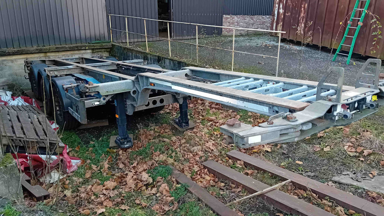 SCHMITZ CARGOBULL châssis porte-conteneur semi-remorque Os - type SGF*3 - adaptable pour conteneur 20' et 40' - Транспортер на контејнер/ Полуприколка со променливо тело: слика 1 SCHMITZ CARGOBULL châssis porte-conteneur semi-remorque Os - type SGF*3 - adaptable pour conteneur 20' et 40' - Транспортер на контејнер/ Полуприколка со променливо тело: слика 1