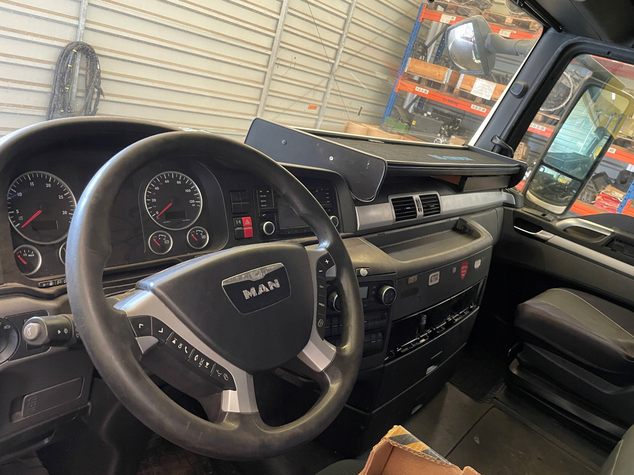 KABINA MAN TGX EURO 6 XLX BIAŁA KOLOR RAL 9010 - Кабина за Камион: слика 3 KABINA MAN TGX EURO 6 XLX BIAŁA KOLOR RAL 9010 - Кабина за Камион: слика 3