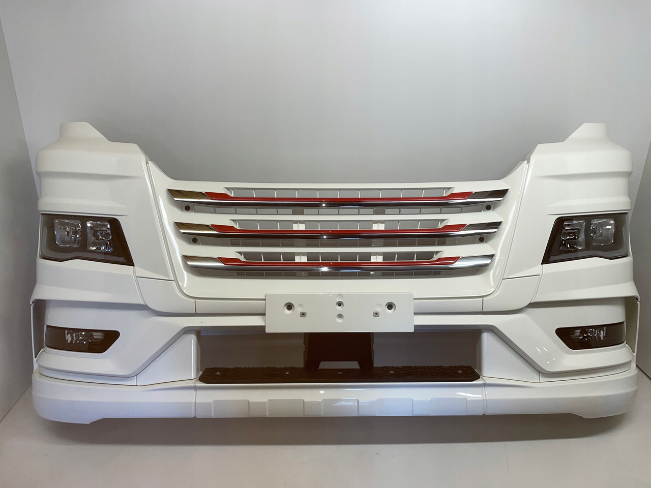 KOMPLETNY ZDERZAK MAN TG3 TGX3 TGX 3 ORYGINALNY KOLOR RAL 9010 - Браник за Камион: слика 1 KOMPLETNY ZDERZAK MAN TG3 TGX3 TGX 3 ORYGINALNY KOLOR RAL 9010 - Браник за Камион: слика 1