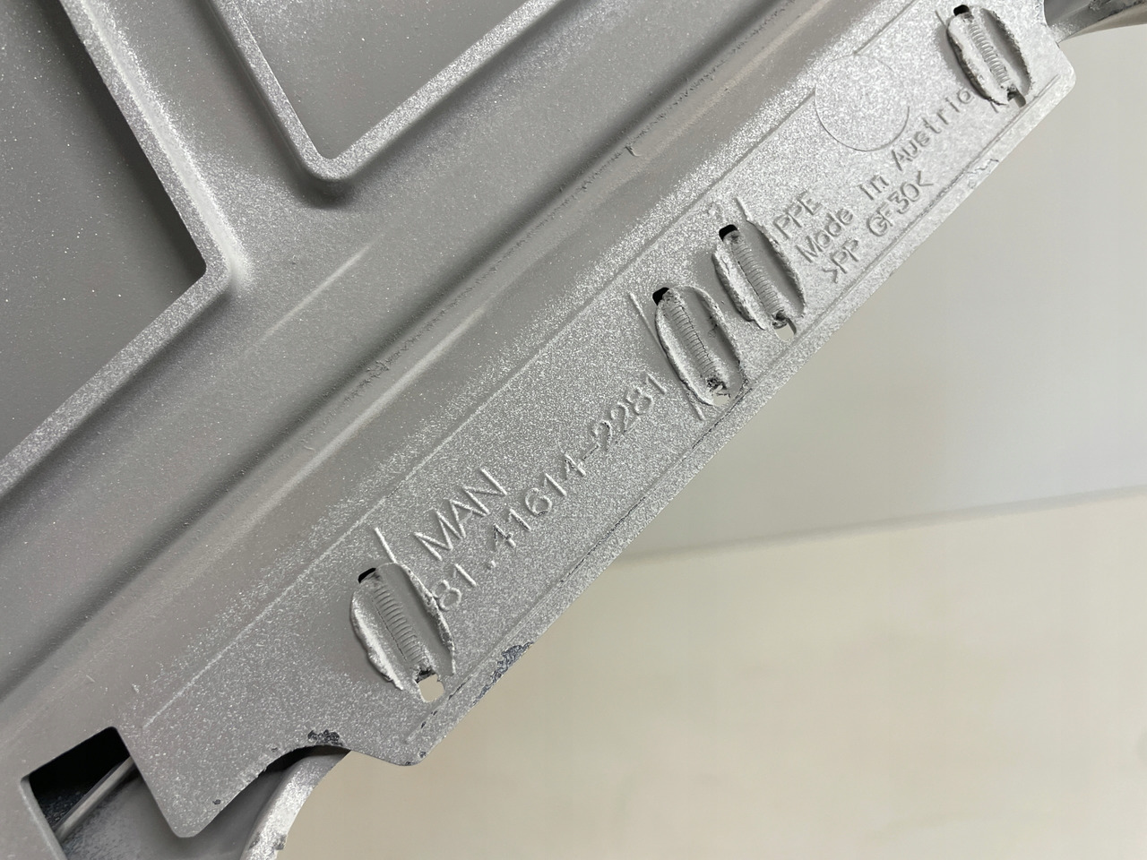 LEWA OSŁONA NA HALOGEN ZDERZAK MAN TG3 TGX 3 81416142277 - Браник за Камион: слика 5 LEWA OSŁONA NA HALOGEN ZDERZAK MAN TG3 TGX 3 81416142277 - Браник за Камион: слика 5