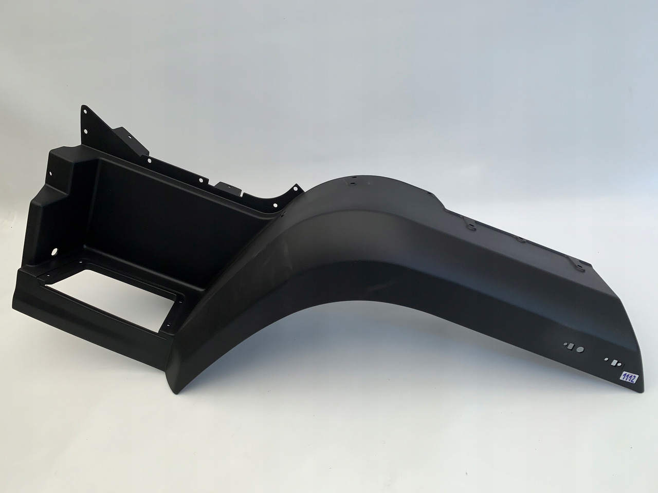 LEWA STOPNICA BŁOTNIK MAN L2000M L 2000 M NR 1112 - Каросерија и екстериер за Камион: слика 1 LEWA STOPNICA BŁOTNIK MAN L2000M L 2000 M NR 1112 - Каросерија и екстериер за Камион: слика 1