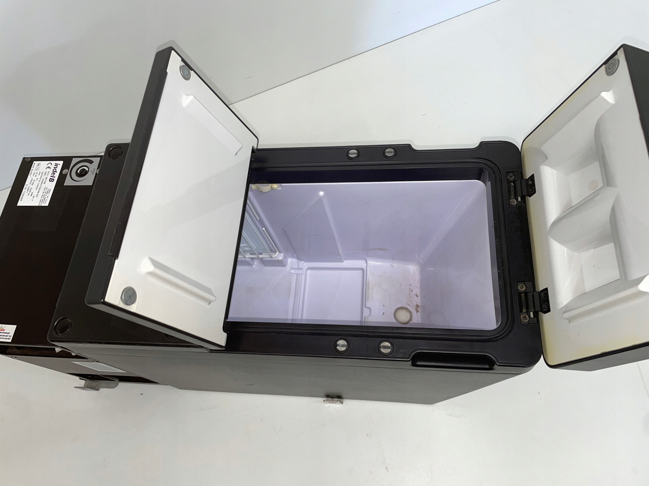 LODÓWKA CHŁODZIARKA IVECO STRALIS INTEL B 504195453 - Кабина и ентериер за Камион: слика 4 LODÓWKA CHŁODZIARKA IVECO STRALIS INTEL B 504195453 - Кабина и ентериер за Камион: слика 4