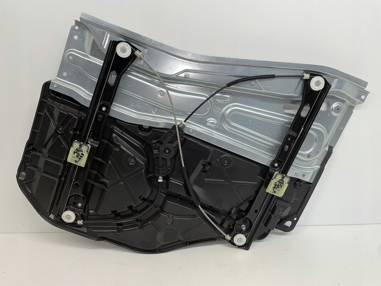 MECHANIZM PODNOSZENIA SZYB MAN TGS TGX TGL 3 TG3 81626456065 - Врата и делови за Камион: слика 1 MECHANIZM PODNOSZENIA SZYB MAN TGS TGX TGL 3 TG3 81626456065 - Врата и делови за Камион: слика 1