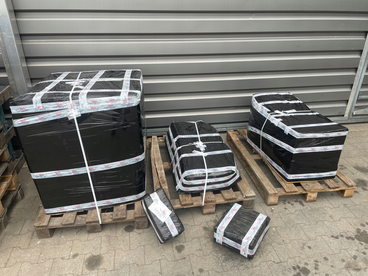 ORYGINALNY GRILL GRIL ZDERZAKA ZDERZAK MAN TGX TGX3 TGX-3 81416146084 - Решетка за Камион: слика 5 ORYGINALNY GRILL GRIL ZDERZAKA ZDERZAK MAN TGX TGX3 TGX-3 81416146084 - Решетка за Камион: слика 5