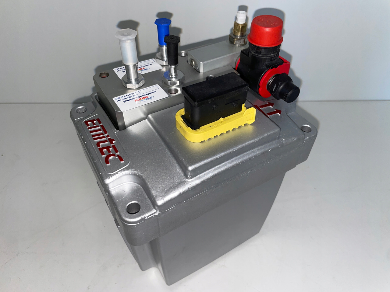 POMPA ADBLUE AD BLUE EMITEC MAN TGX TGS 81154036134 - AdBlue резервоар за Камион: слика 1 POMPA ADBLUE AD BLUE EMITEC MAN TGX TGS 81154036134 - AdBlue резервоар за Камион: слика 1