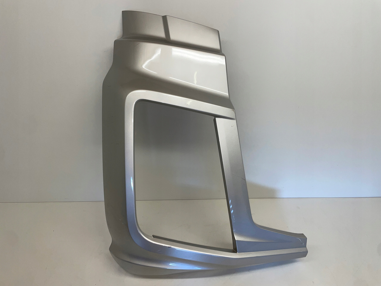 PRAWA OSŁONA OKULAR ZDERZAK FORD F-MAX JC46-17E950-A - Браник за Камион: слика 1 PRAWA OSŁONA OKULAR ZDERZAK FORD F-MAX JC46-17E950-A - Браник за Камион: слика 1