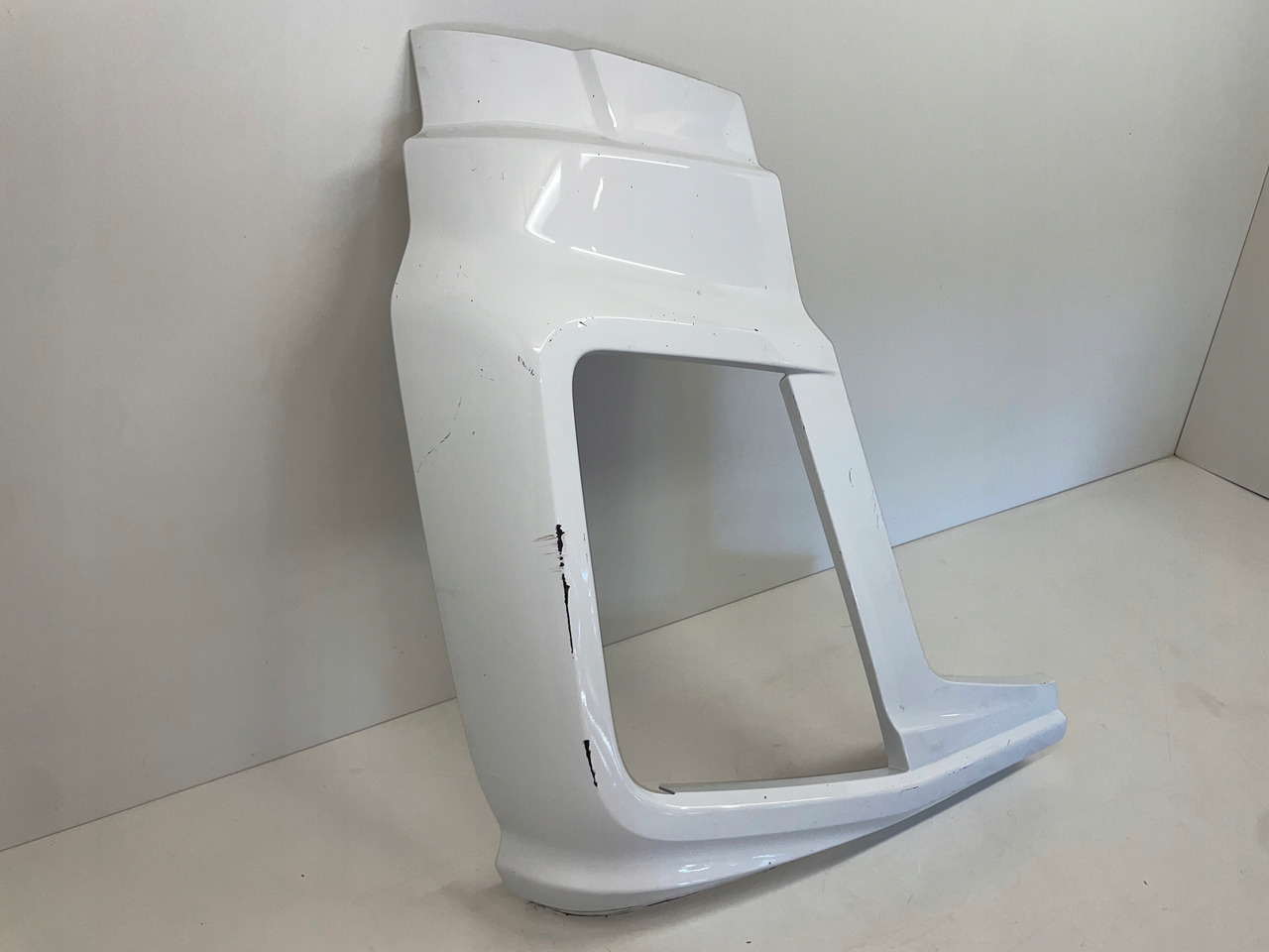 PRAWA OSŁONA OKULAR ZDERZAK FORD F-MAX JC46-17E950-A - Браник за Камион: слика 2 PRAWA OSŁONA OKULAR ZDERZAK FORD F-MAX JC46-17E950-A - Браник за Камион: слика 2