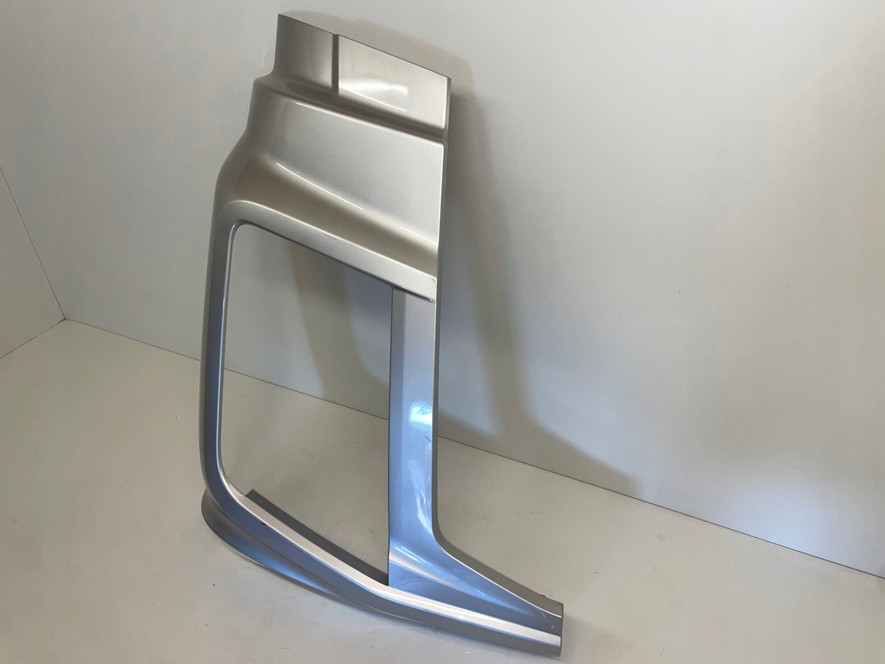 PRAWA OSŁONA OKULAR ZDERZAK FORD F-MAX JC46-17E950-A - Браник за Камион: слика 3 PRAWA OSŁONA OKULAR ZDERZAK FORD F-MAX JC46-17E950-A - Браник за Камион: слика 3