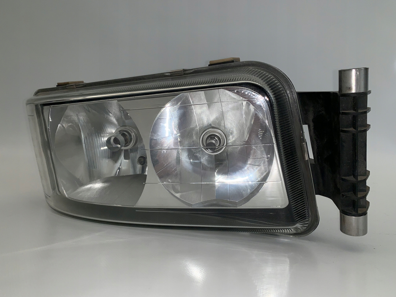 PRAWY REFLEKTOR MAN TGA TGL TGM - Предни светла за Камион: слика 1 PRAWY REFLEKTOR MAN TGA TGL TGM - Предни светла за Камион: слика 1