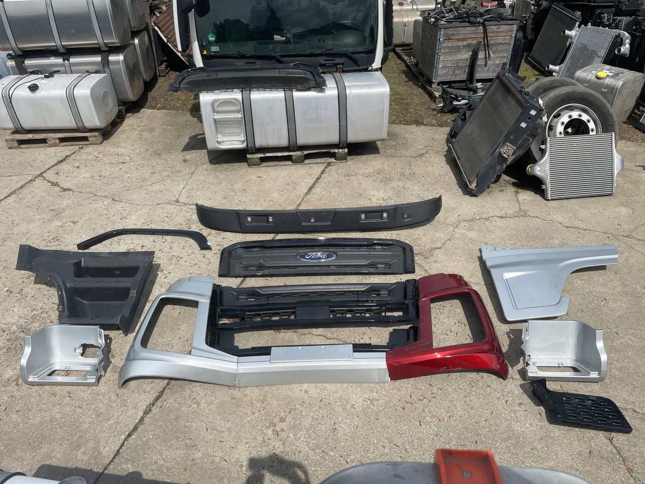 Przód Ford F-Max F Max Grill, Stopień , Stopnica Przedłużenie drzwi zderzak - Каросерија и екстериер за Камион: слика 1 Przód Ford F-Max F Max Grill, Stopień , Stopnica Przedłużenie drzwi zderzak - Каросерија и екстериер за Камион: слика 1