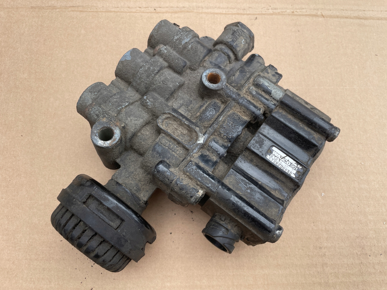 ZAWÓR PODUSZEK ECAS MAN TGA TGX TGS 4729000550 - Воздушна суспензија за Камион: слика 2 ZAWÓR PODUSZEK ECAS MAN TGA TGX TGS 4729000550 - Воздушна суспензија за Камион: слика 2