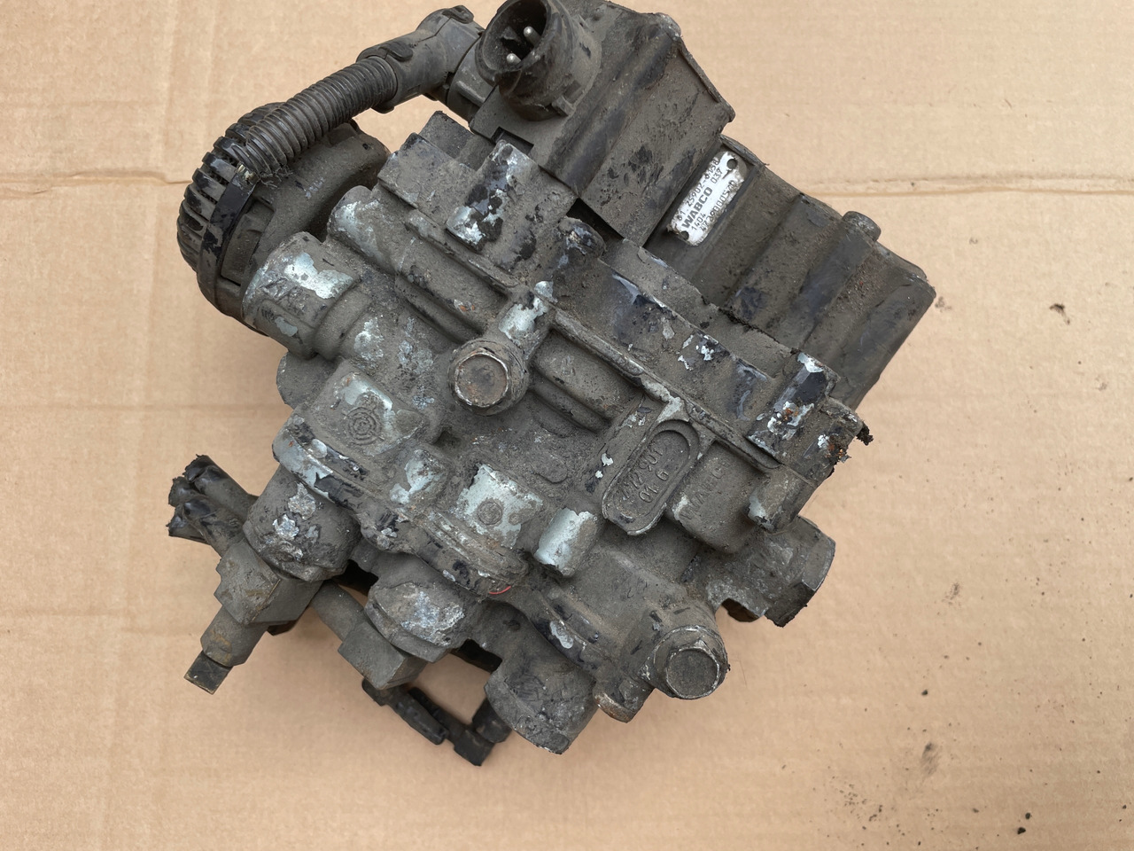 ZAWÓR PODUSZEK ECAS MAN TGA TGX TGS 4729000570 - Воздушна суспензија за Камион: слика 2 ZAWÓR PODUSZEK ECAS MAN TGA TGX TGS 4729000570 - Воздушна суспензија за Камион: слика 2