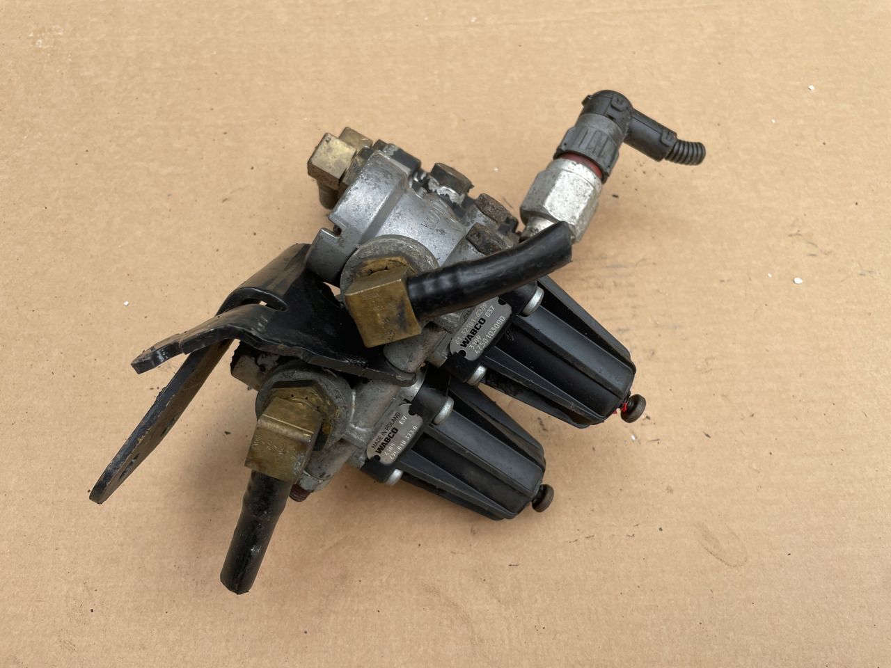 ZAWÓR REDUKCUJNY REDUKTOR CIŚNIENIA MAN TGA TGX TGS 4750103000 - Воздушна суспензија за Камион: слика 4 ZAWÓR REDUKCUJNY REDUKTOR CIŚNIENIA MAN TGA TGX TGS 4750103000 - Воздушна суспензија за Камион: слика 4