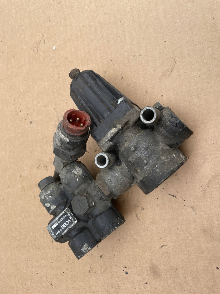 ZAWÓR REDUKCUJNY REDUKTOR CIŚNIENIA MAN TGA TGX TGS 4750103000 - Воздушна суспензија за Камион: слика 2 ZAWÓR REDUKCUJNY REDUKTOR CIŚNIENIA MAN TGA TGX TGS 4750103000 - Воздушна суспензија за Камион: слика 2