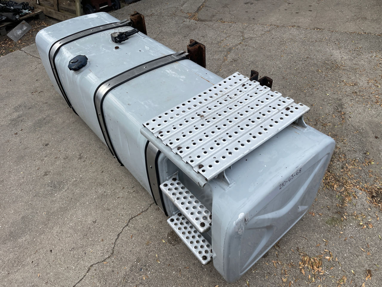 ZBIORNIK PALIWA 780 L MAN TGA TGX TGS 81122015670 - Резервоар за гориво за Камион: слика 3 ZBIORNIK PALIWA 780 L MAN TGA TGX TGS 81122015670 - Резервоар за гориво за Камион: слика 3