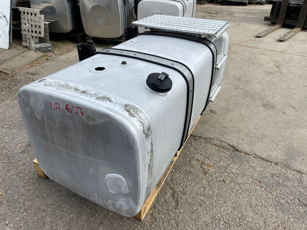 ZBIORNIK PALIWA MAN TGX TGS TGA 590 L 81122015663 - Резервоар за гориво за Камион: слика 2 ZBIORNIK PALIWA MAN TGX TGS TGA 590 L 81122015663 - Резервоар за гориво за Камион: слика 2