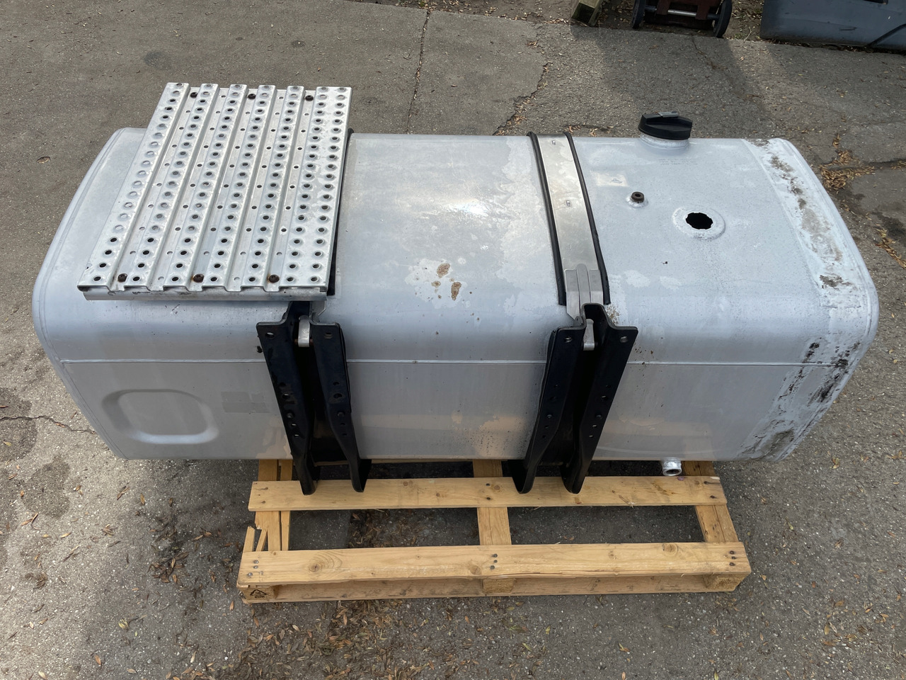 ZBIORNIK PALIWA MAN TGX TGS TGA 590 L 81122015663 - Резервоар за гориво за Камион: слика 5 ZBIORNIK PALIWA MAN TGX TGS TGA 590 L 81122015663 - Резервоар за гориво за Камион: слика 5