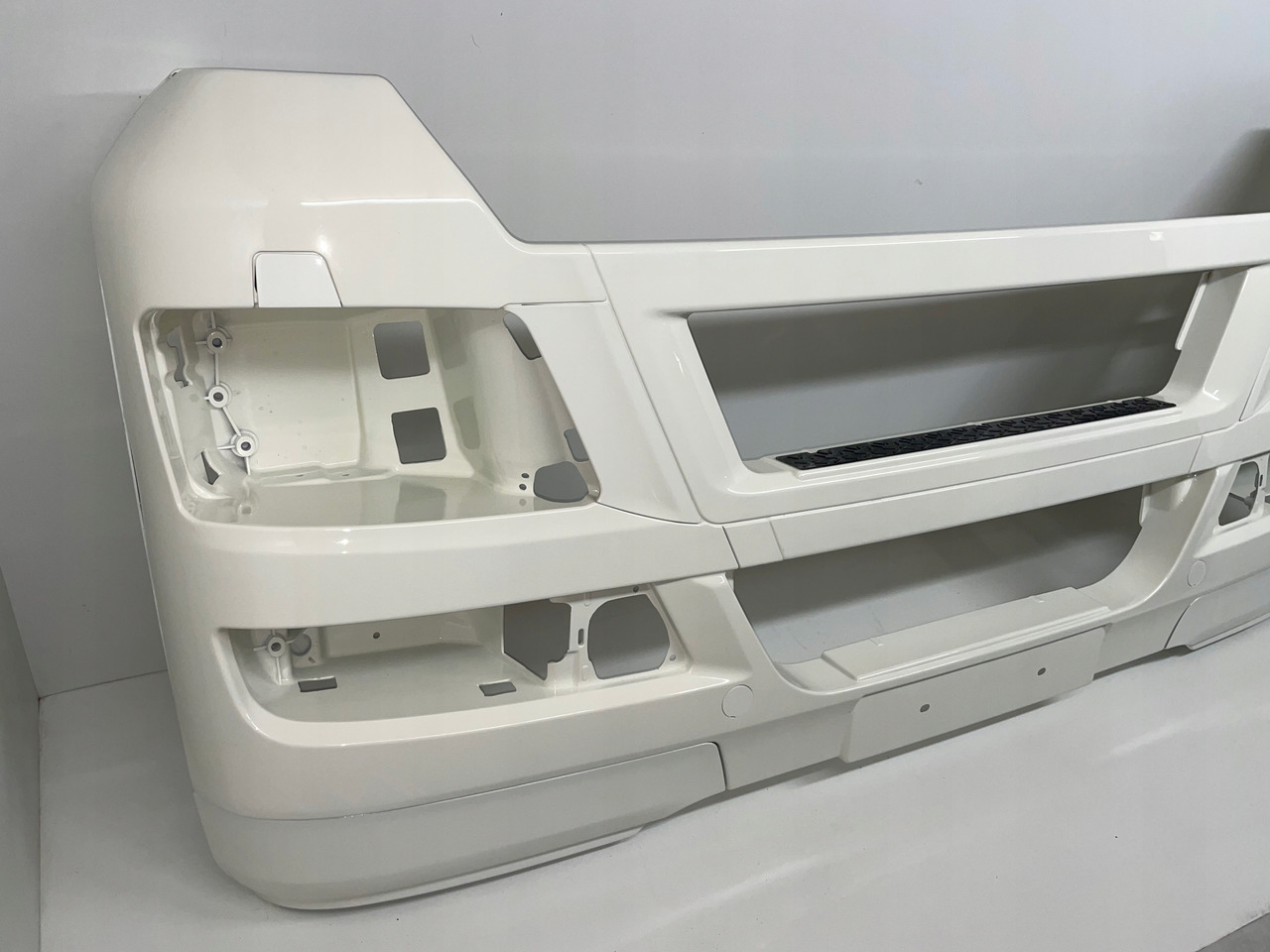 ZDERZAK MAN TGX RAL 9010 - Браник за Камион: слика 3 ZDERZAK MAN TGX RAL 9010 - Браник за Камион: слика 3