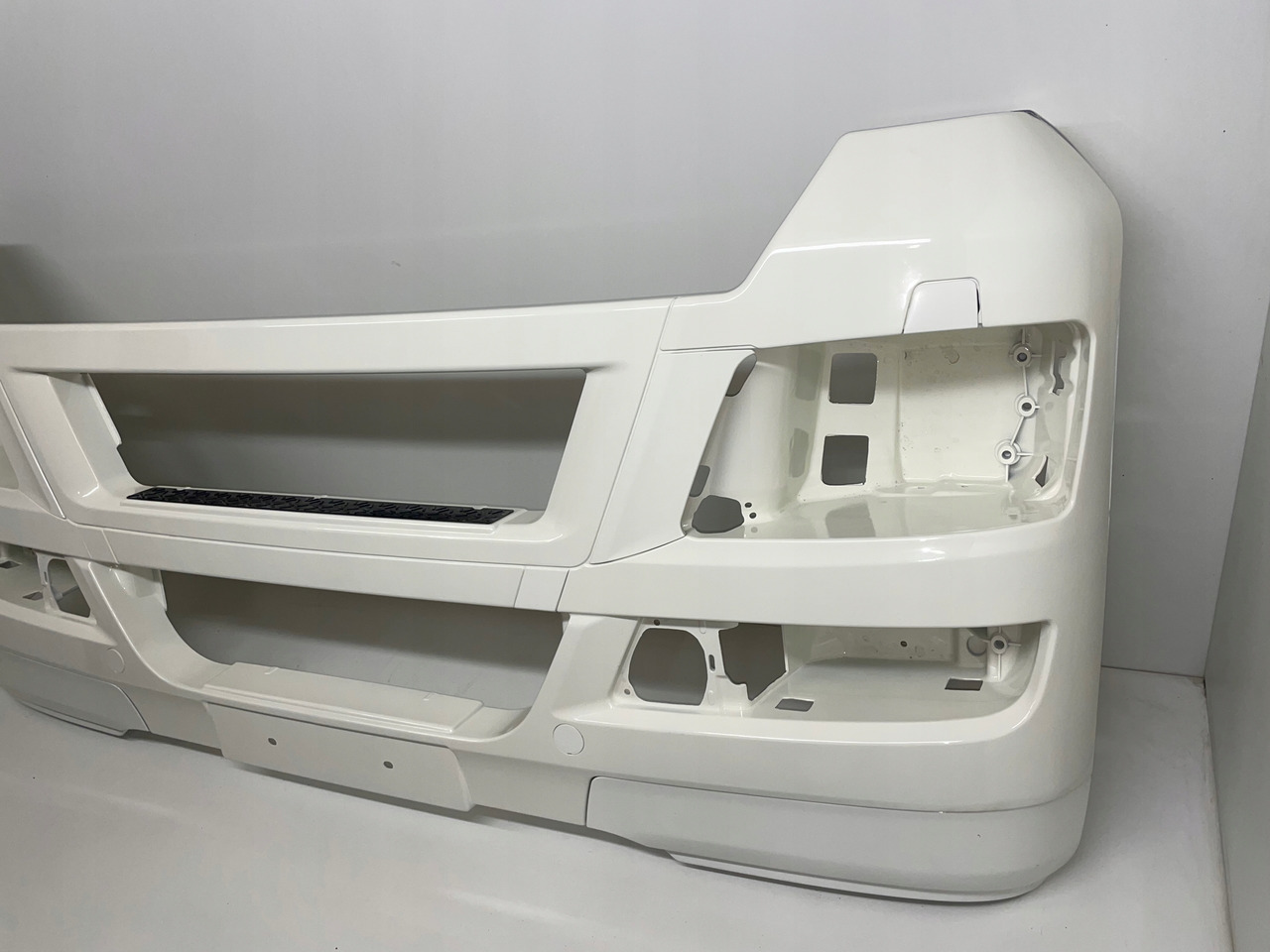 ZDERZAK MAN TGX RAL 9010 - Браник за Камион: слика 2 ZDERZAK MAN TGX RAL 9010 - Браник за Камион: слика 2