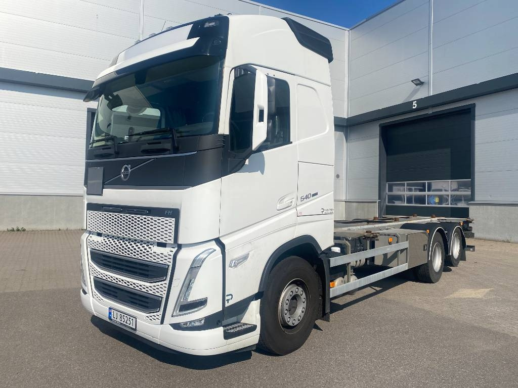 Volvo FH 540 - Транспортер на контејнер/ Камион со променливо тело: слика 1 Volvo FH 540 - Транспортер на контејнер/ Камион со променливо тело: слика 1