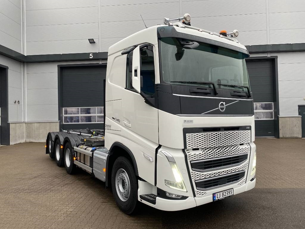 Volvo FH540 Tridem  - Камион со кука за подигање: слика 2 Volvo FH540 Tridem  - Камион со кука за подигање: слика 2