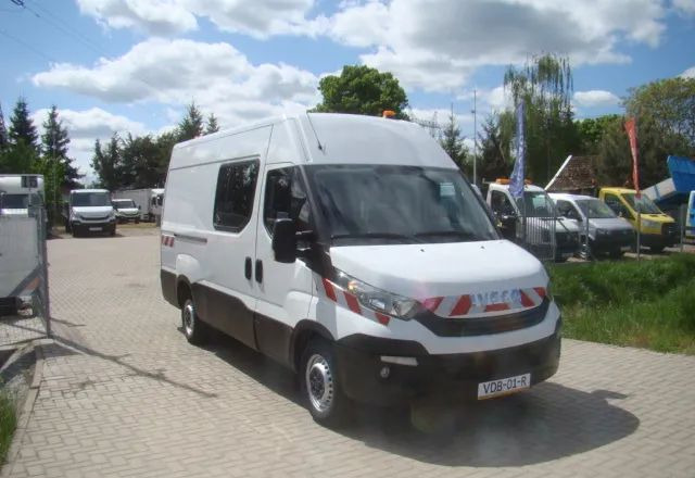 Iveco DAILY 35 S 16 REJESTRACJA NA 6-OSÓB SUPER NA KAMPERA - Товарно комбе: слика 4 Iveco DAILY 35 S 16 REJESTRACJA NA 6-OSÓB SUPER NA KAMPERA - Товарно комбе: слика 4