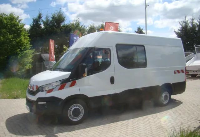 Iveco DAILY 35 S 16 REJESTRACJA NA 6-OSÓB SUPER NA KAMPERA - Товарно комбе: слика 2 Iveco DAILY 35 S 16 REJESTRACJA NA 6-OSÓB SUPER NA KAMPERA - Товарно комбе: слика 2