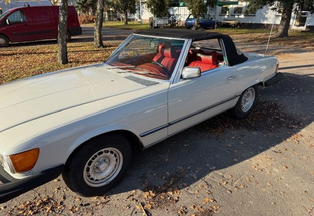 Mercedes-Benz SL - Кабриолет: слика 1 Mercedes-Benz SL - Кабриолет: слика 1