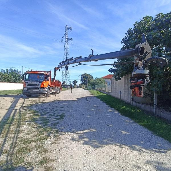 Scania P 410 - Камион со платформа, Камион со кран: слика 2 Scania P 410 - Камион со платформа, Камион со кран: слика 2