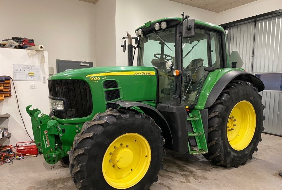 John Deere 6930 Premium - Трактор: слика 1 John Deere 6930 Premium - Трактор: слика 1