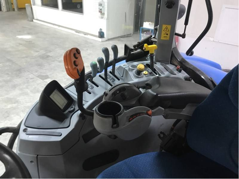 New Holland T7.250 - Трактор: слика 5 New Holland T7.250 - Трактор: слика 5