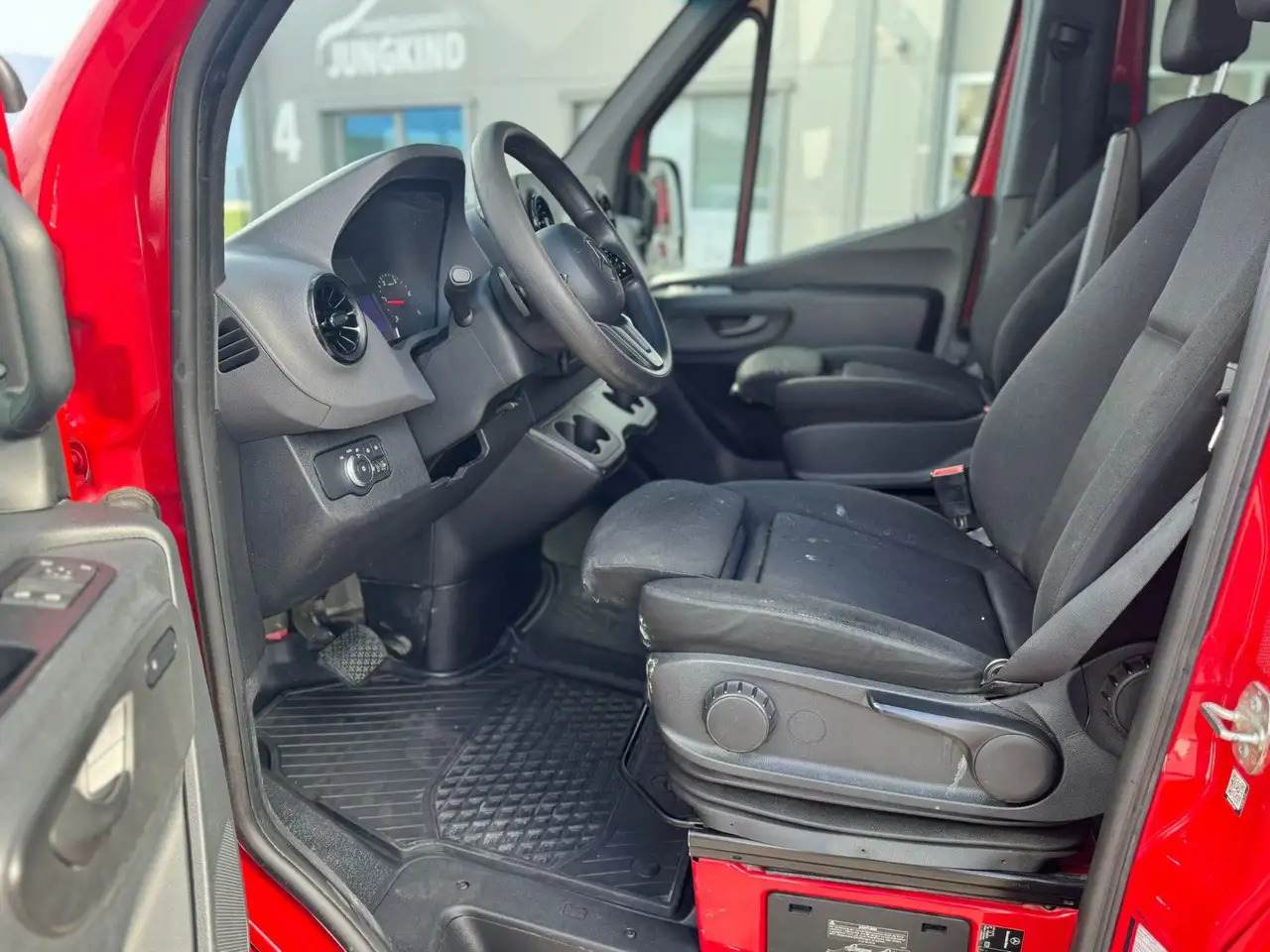 Mercedes-Benz Sprinter 317 CDI Maxi Lang Mixto AHK 3,5t MBUX - Товарно комбе: слика 4 Mercedes-Benz Sprinter 317 CDI Maxi Lang Mixto AHK 3,5t MBUX - Товарно комбе: слика 4