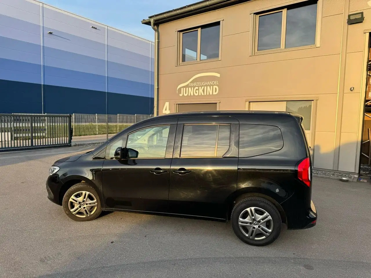 Mercedes-Benz T-Class T -Klasse 160 d standard - Автомобил: слика 1 Mercedes-Benz T-Class T -Klasse 160 d standard - Автомобил: слика 1