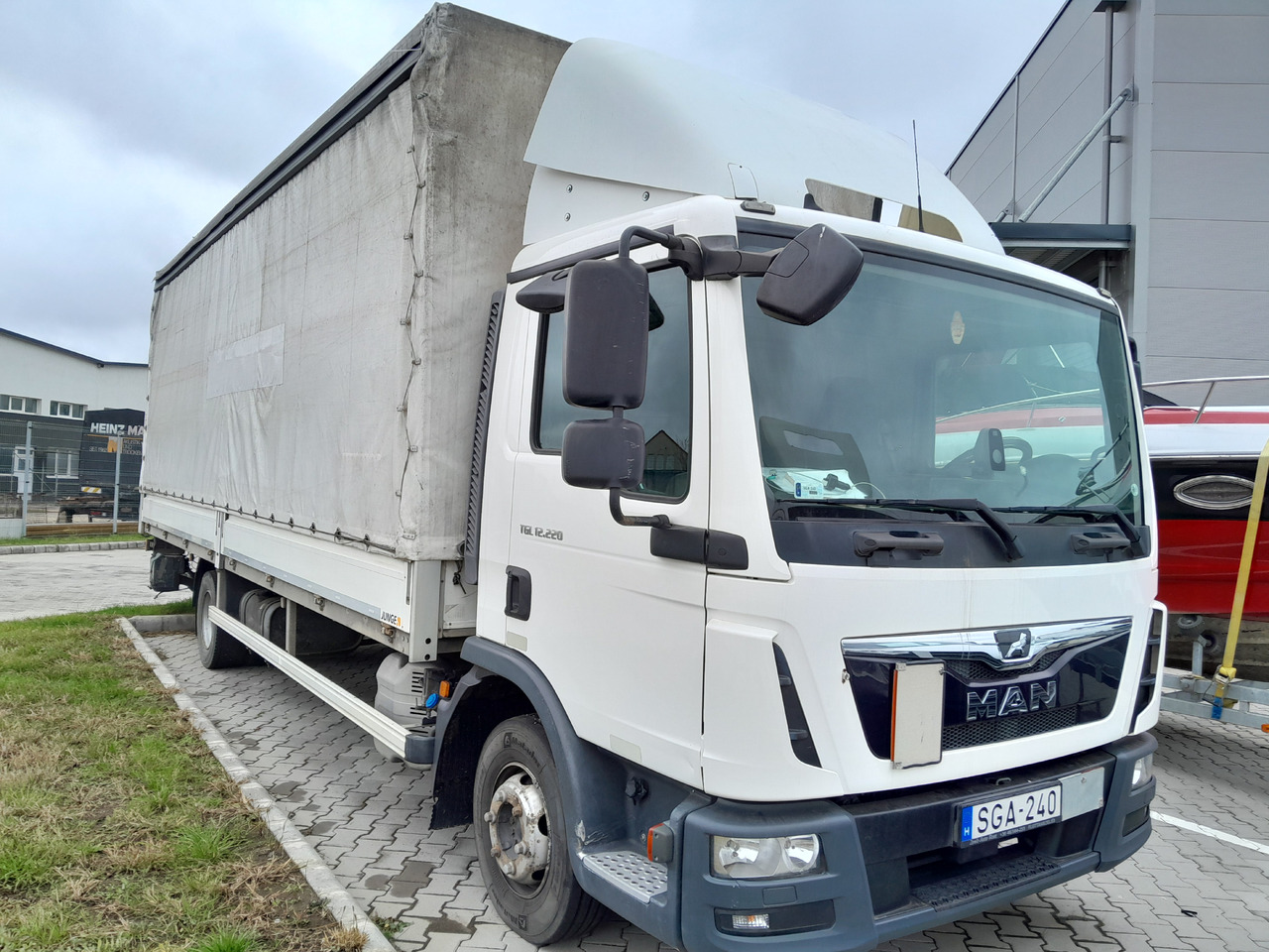 MAN TGL 12.220 Tail Lift Manual - Камион со церада: слика 1 MAN TGL 12.220 Tail Lift Manual - Камион со церада: слика 1