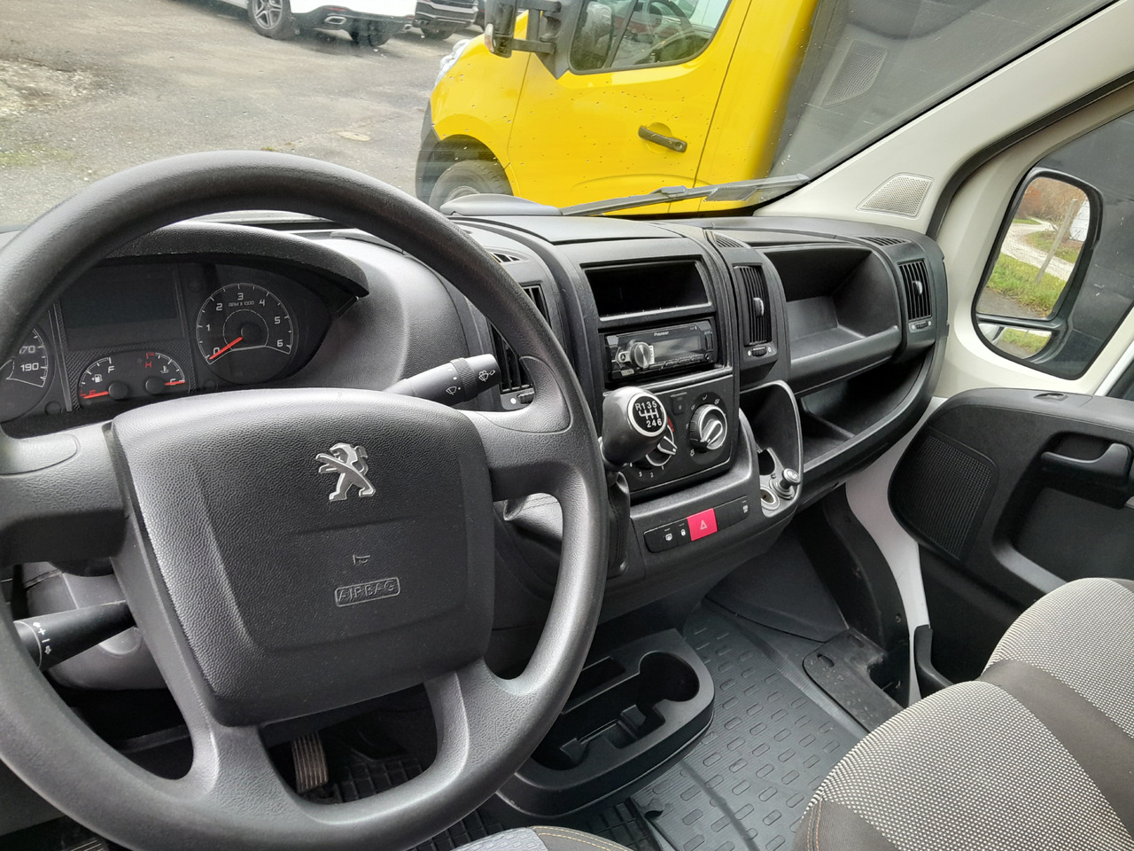 Комбе фургон PEUGEOT BOXER 2.2 BlueHDI 350 FT L3H2 Pro: слика 14
